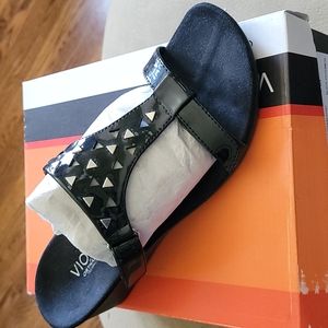 Brand new Maggie Vionic shoes